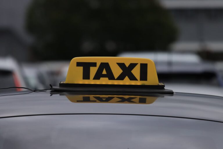 Jak se počítá jízdné taxi: přehled, který by měl znát každý zákazník